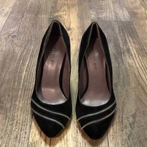 MADDEN GIRL SIZE 7.5 BLACK HEELS ZIPPER DETAIL